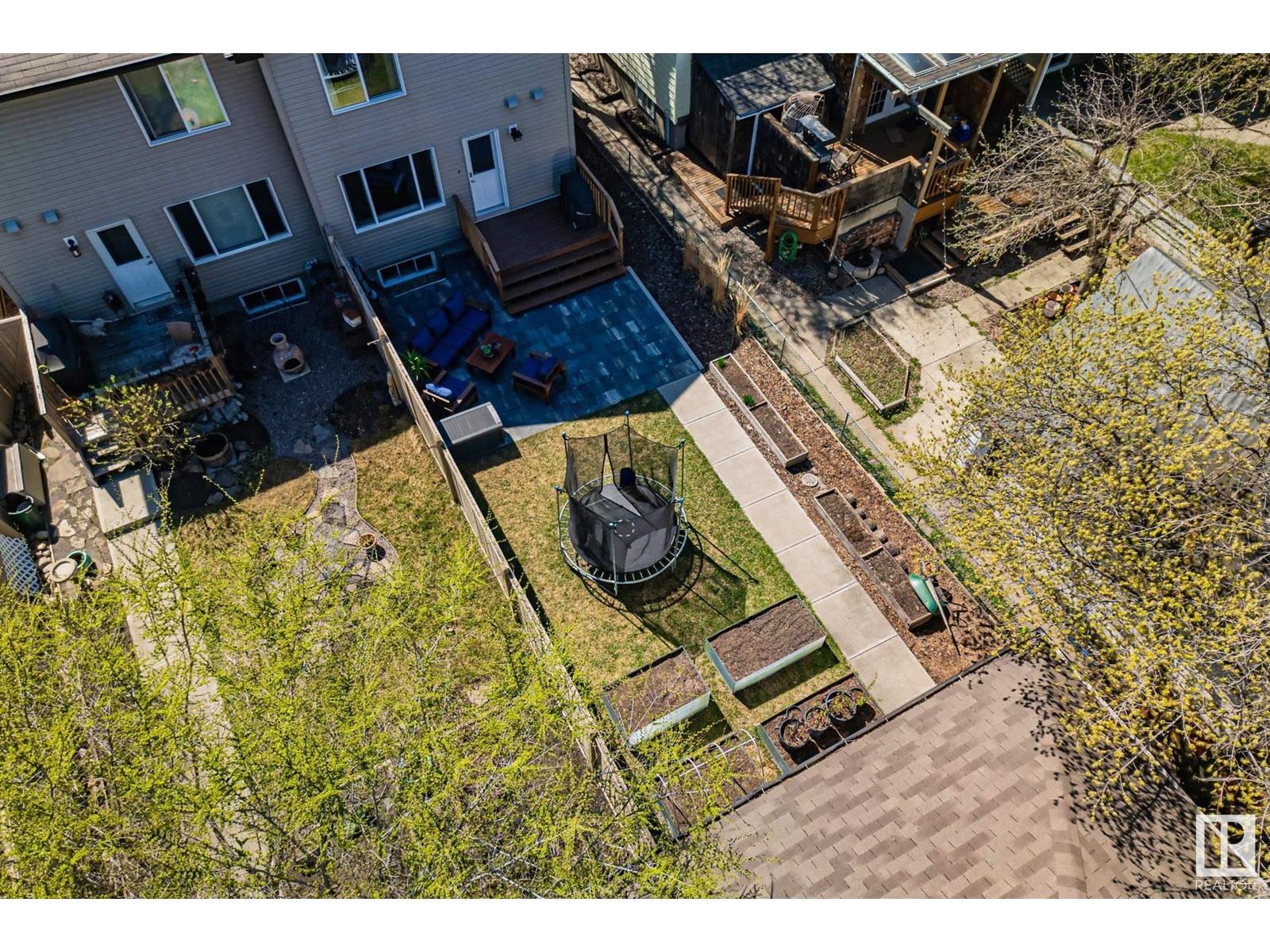 












9816 79 AV NW NW

,
Edmonton,




Alberta
T6E1R1

