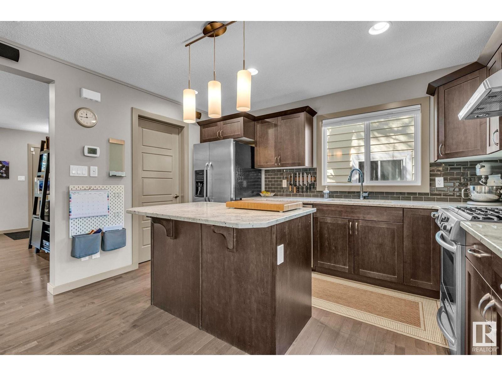 












9816 79 AV NW NW

,
Edmonton,




Alberta
T6E1R1

