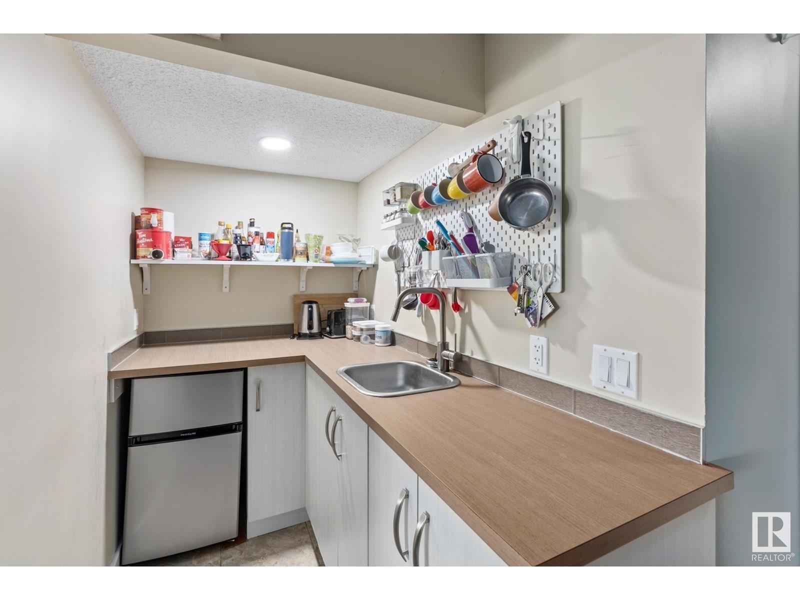 












2 BANTING PL

,
St. Albert,




Alberta
T8N2K1

