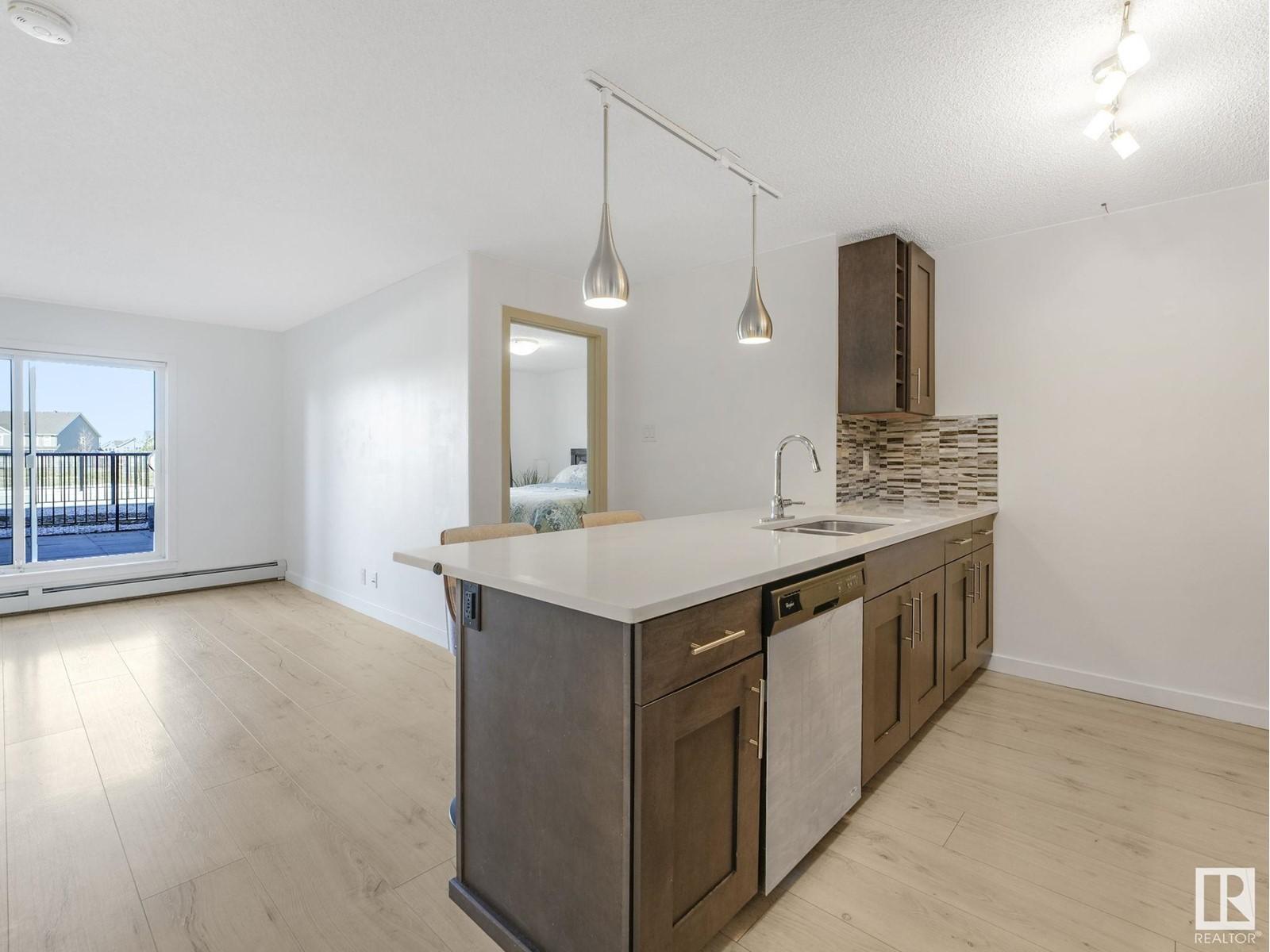












#120 4008 SAVARYN DR SW

,
Edmonton,




Alberta
T6X2E5

