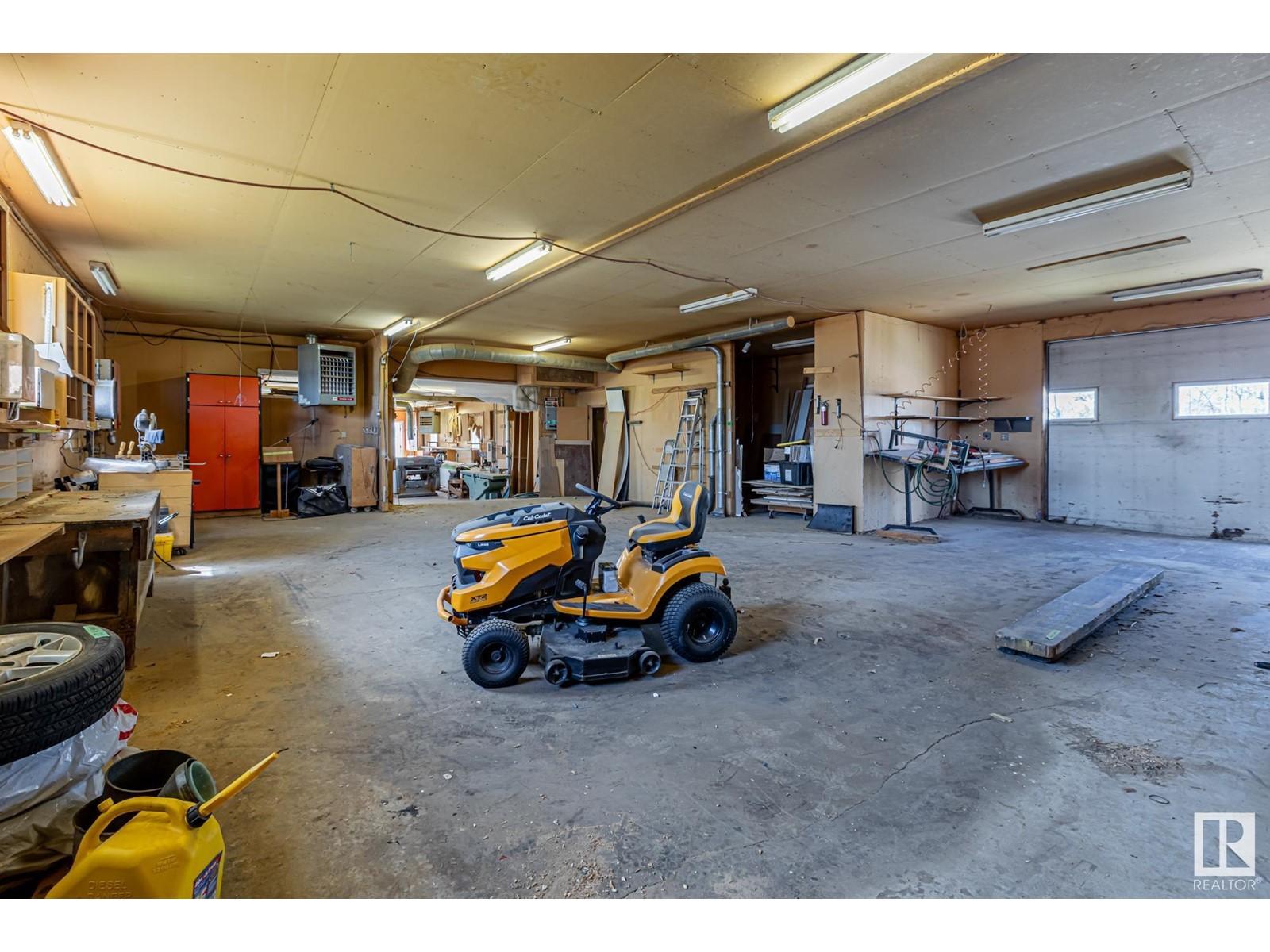 












52175 RGE ROAD 224

,
Rural Strathcona County,




Alberta
T8C1B7

