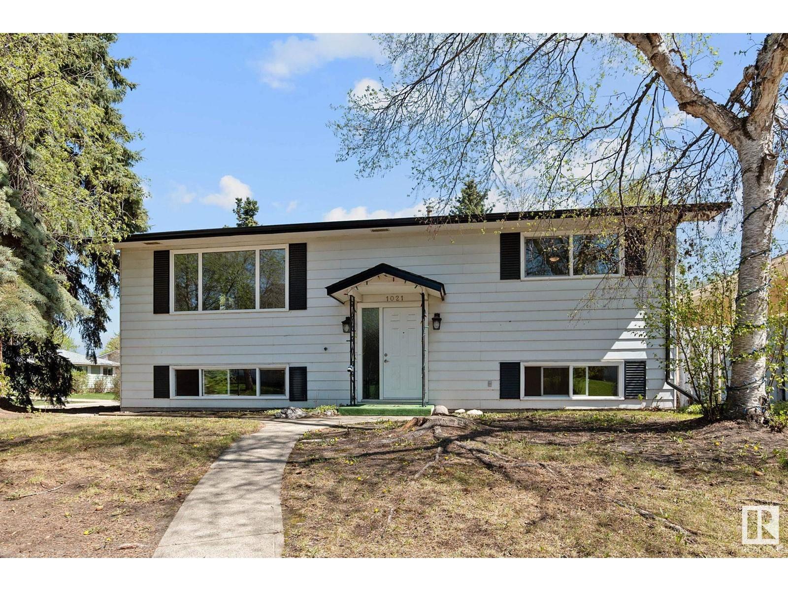 












1021 Haythorne DR

,
Sherwood Park,




Alberta
T8A1B4

