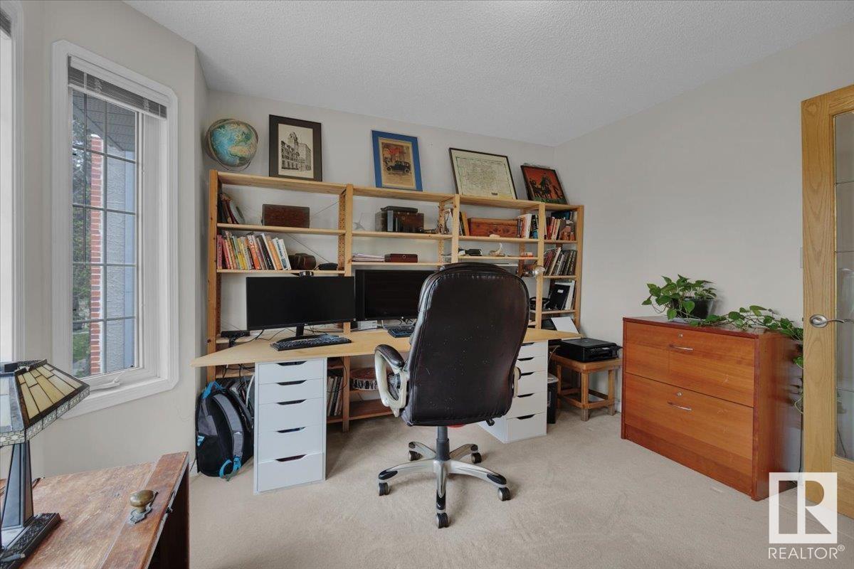 












9615 101 ST NW

,
Edmonton,




Alberta
T5K0W7

