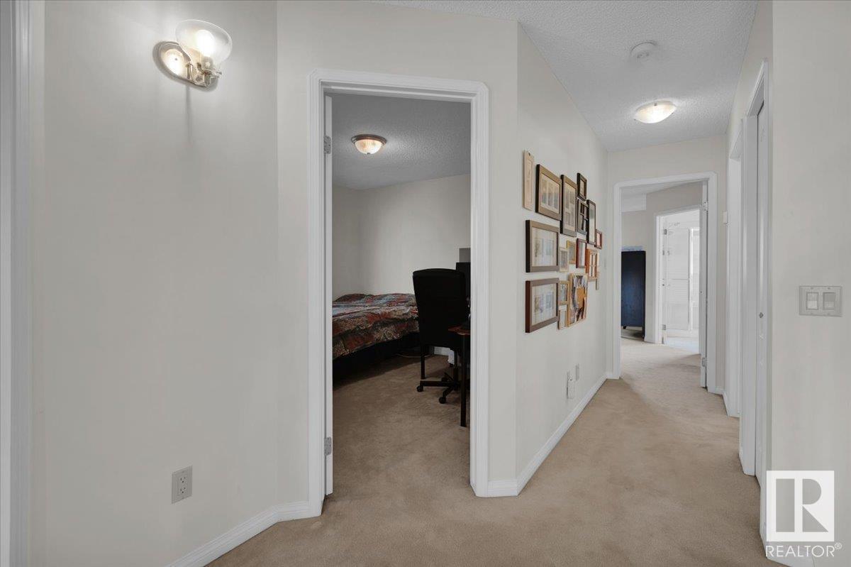 












9615 101 ST NW

,
Edmonton,




Alberta
T5K0W7

