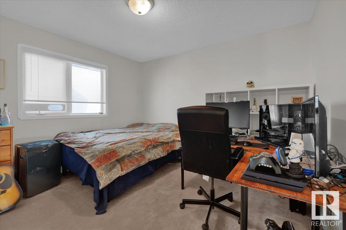 












9615 101 ST NW

,
Edmonton,




Alberta
T5K0W7

