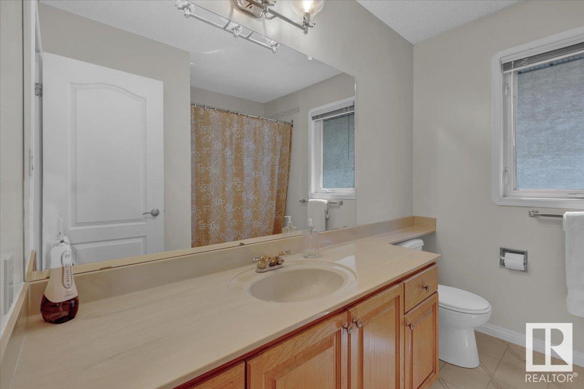 












9615 101 ST NW

,
Edmonton,




Alberta
T5K0W7

