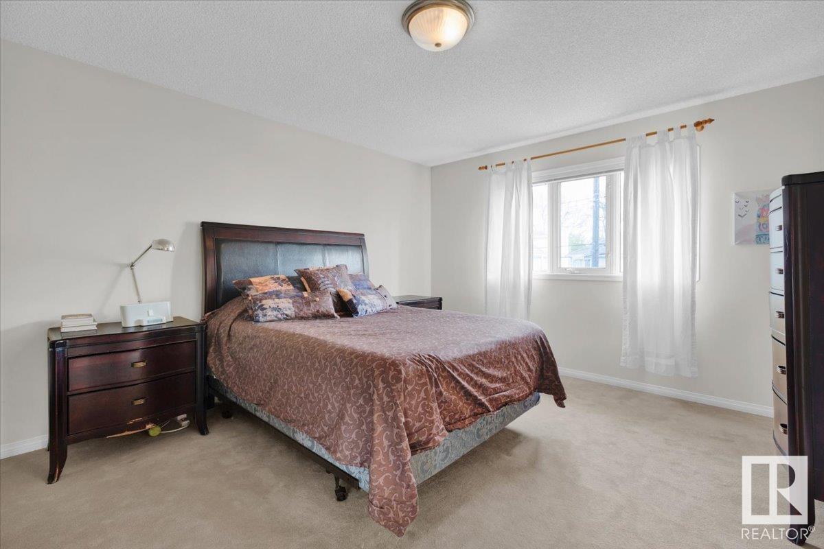 












9615 101 ST NW

,
Edmonton,




Alberta
T5K0W7

