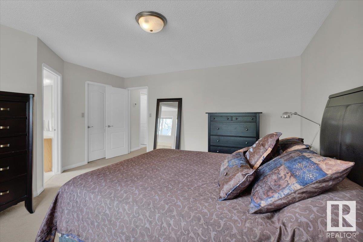 












9615 101 ST NW

,
Edmonton,




Alberta
T5K0W7

