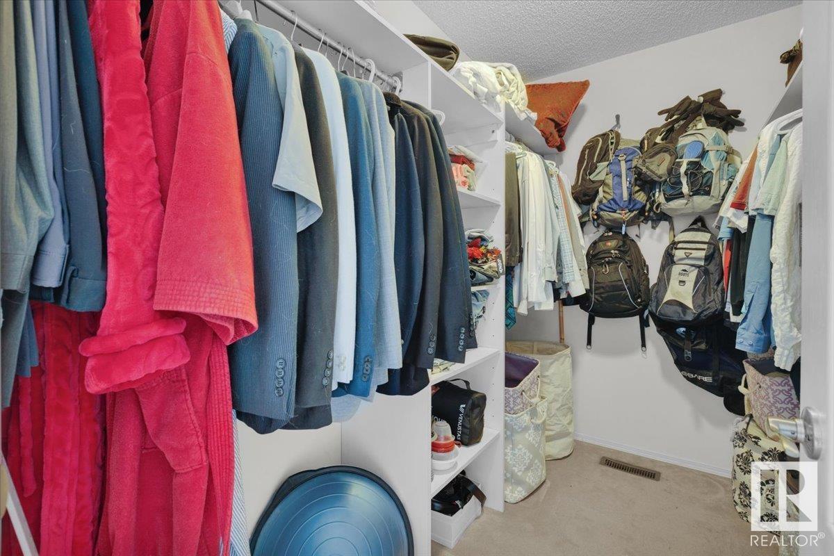 












9615 101 ST NW

,
Edmonton,




Alberta
T5K0W7


