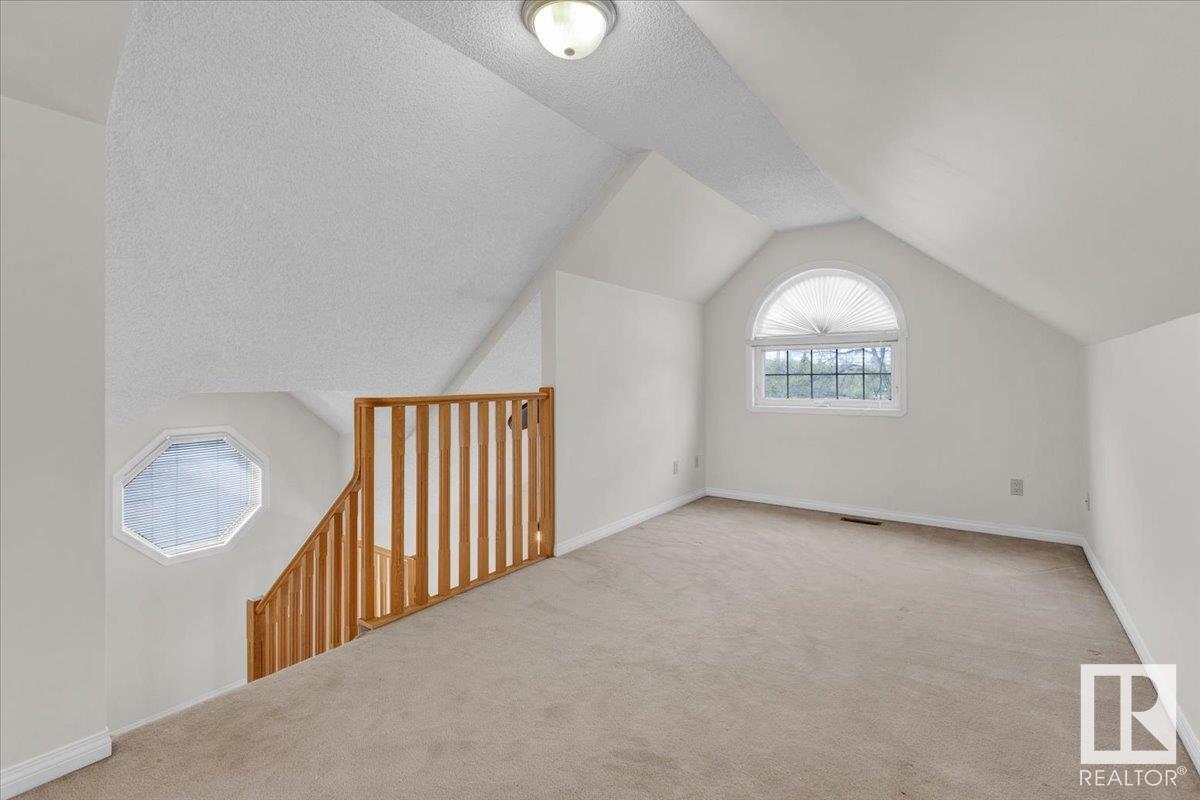












9615 101 ST NW

,
Edmonton,




Alberta
T5K0W7

