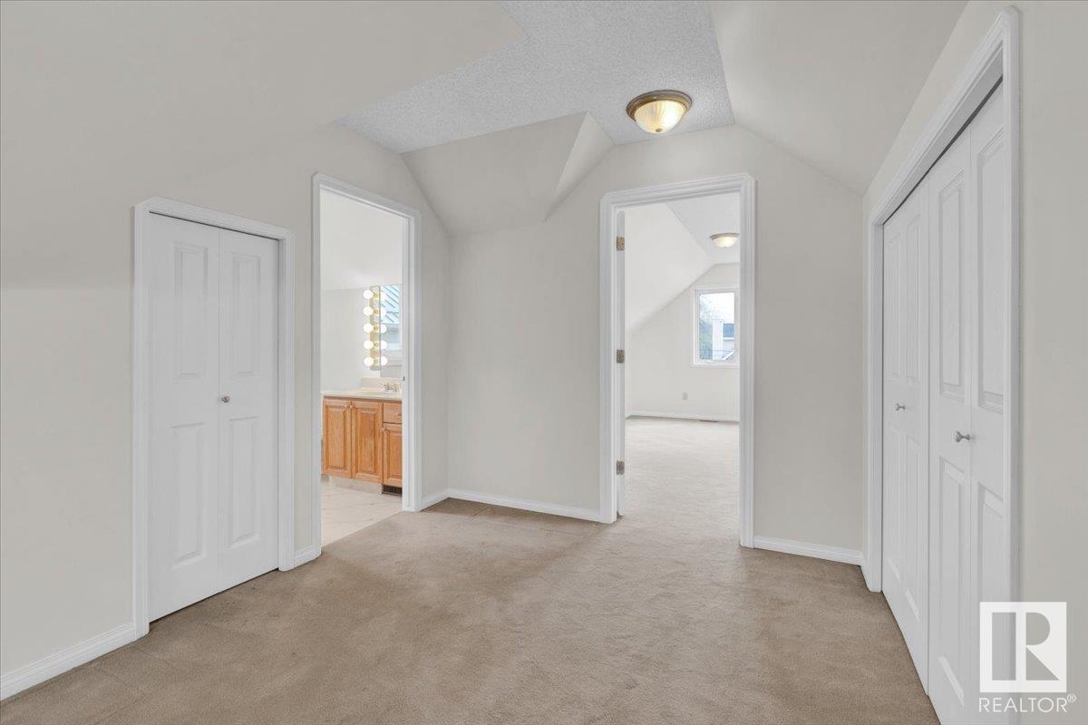 












9615 101 ST NW

,
Edmonton,




Alberta
T5K0W7

