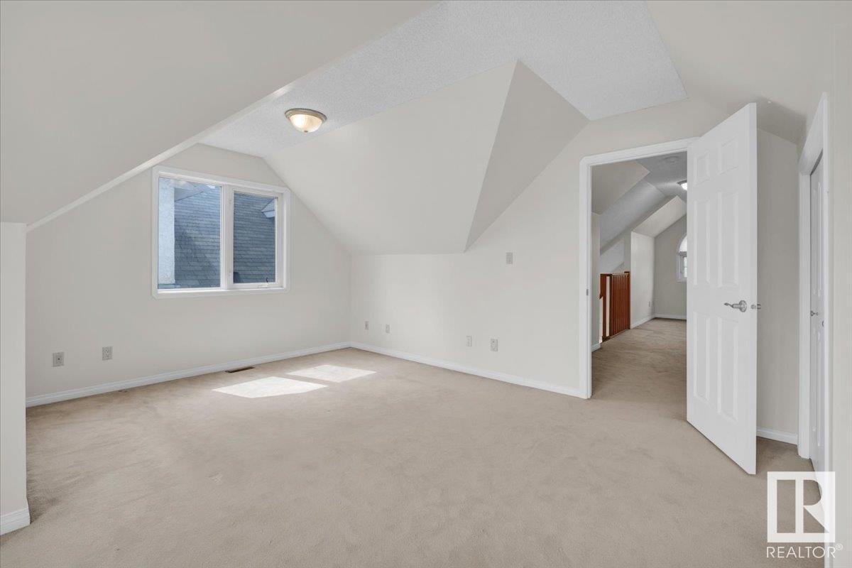 












9615 101 ST NW

,
Edmonton,




Alberta
T5K0W7

