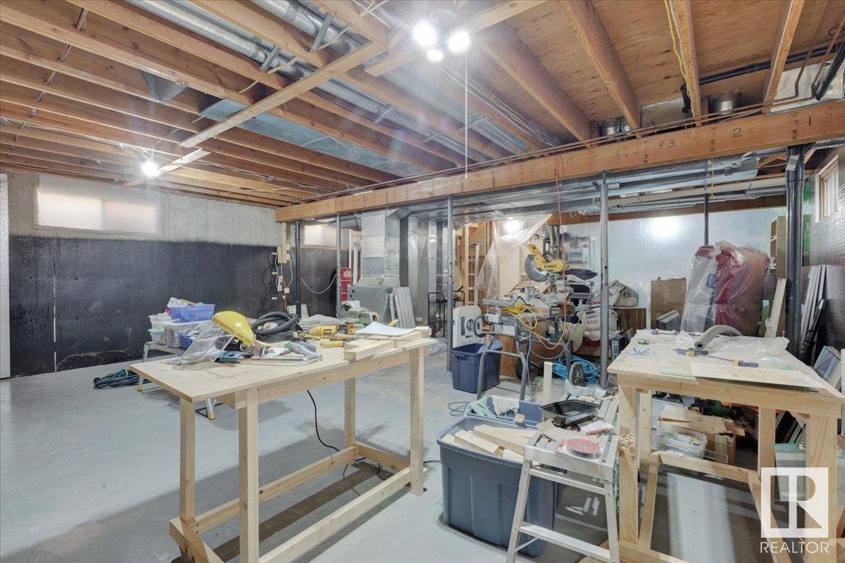 












9615 101 ST NW

,
Edmonton,




Alberta
T5K0W7

