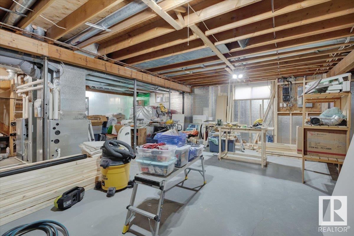 












9615 101 ST NW

,
Edmonton,




Alberta
T5K0W7

