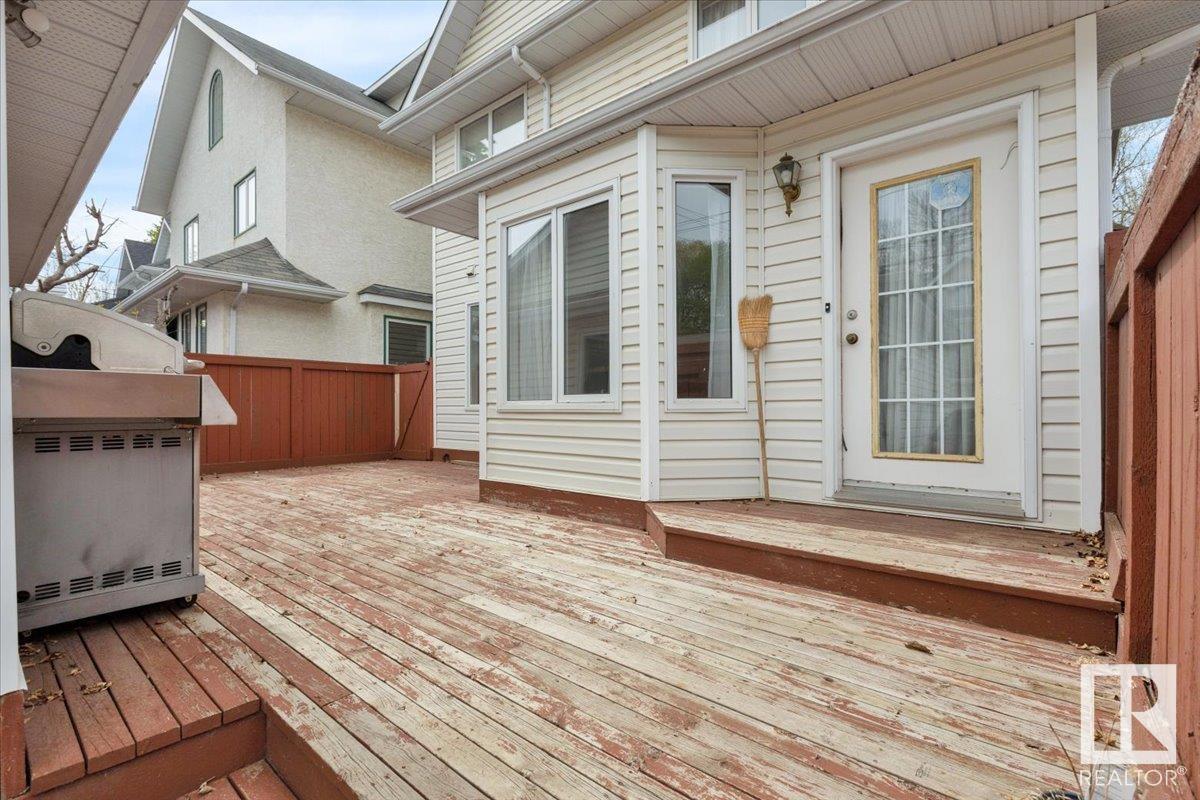












9615 101 ST NW

,
Edmonton,




Alberta
T5K0W7

