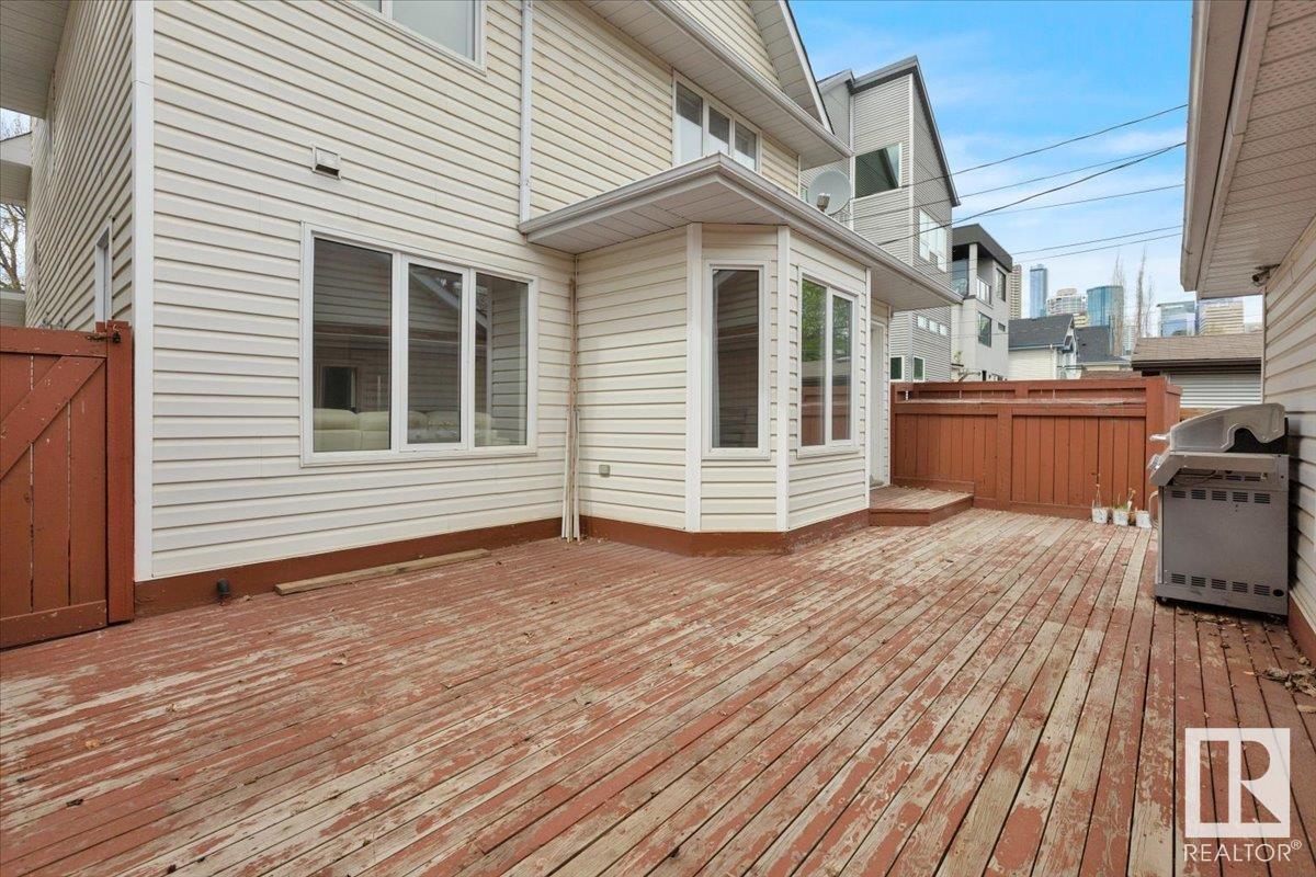 












9615 101 ST NW

,
Edmonton,




Alberta
T5K0W7

