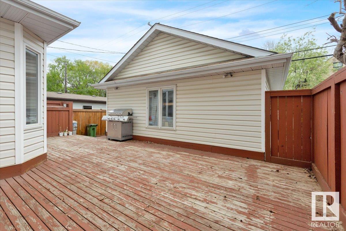 












9615 101 ST NW

,
Edmonton,




Alberta
T5K0W7

