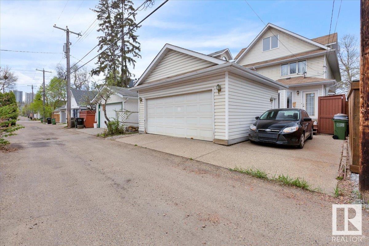 












9615 101 ST NW

,
Edmonton,




Alberta
T5K0W7


