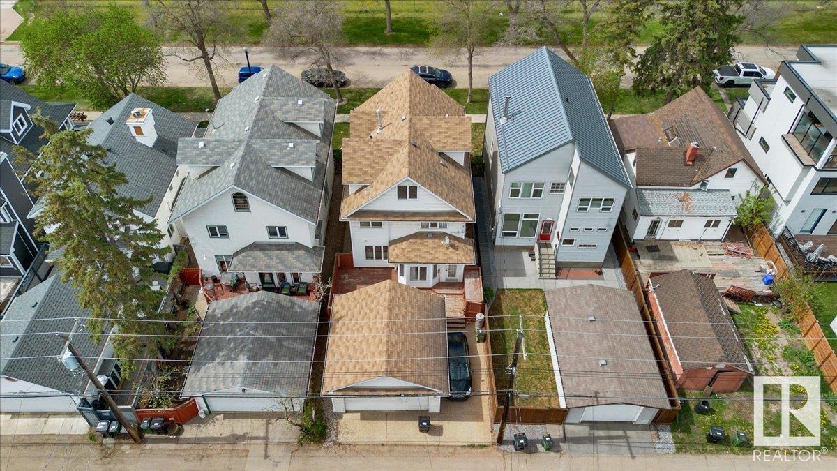 












9615 101 ST NW

,
Edmonton,




Alberta
T5K0W7

