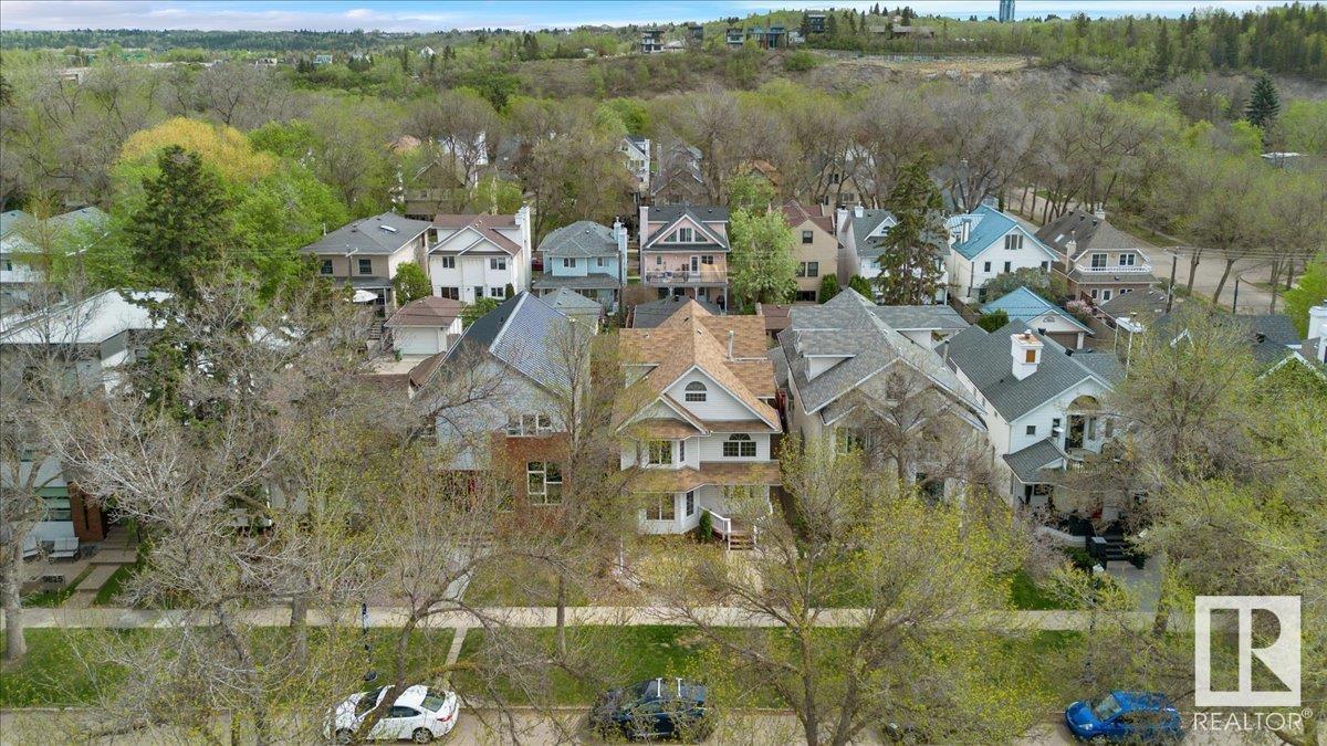 












9615 101 ST NW

,
Edmonton,




Alberta
T5K0W7

