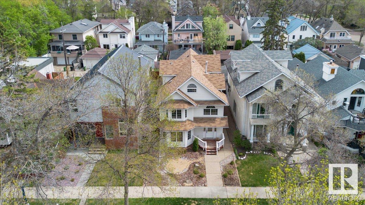 












9615 101 ST NW

,
Edmonton,




Alberta
T5K0W7

