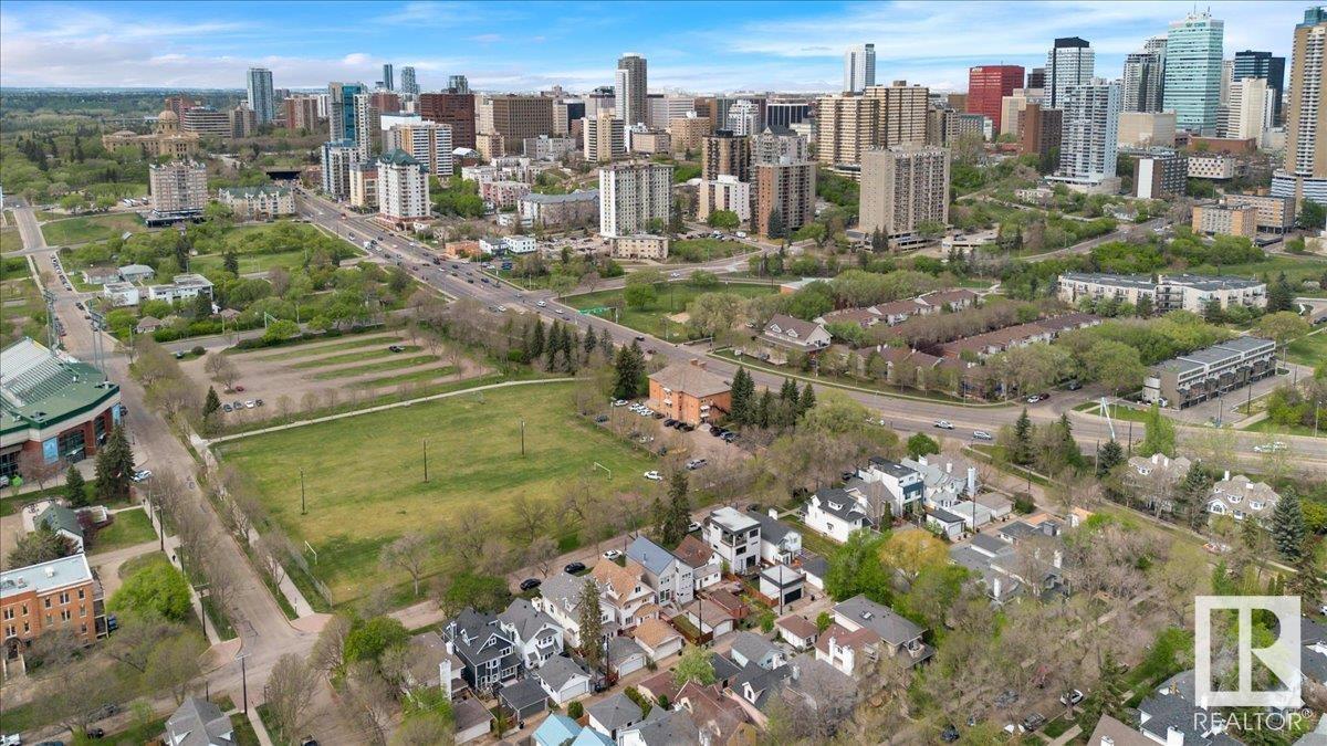 












9615 101 ST NW

,
Edmonton,




Alberta
T5K0W7

