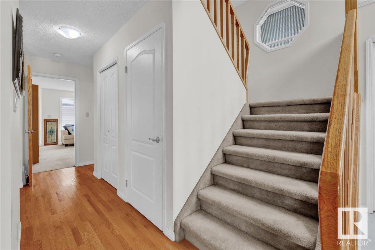 












9615 101 ST NW

,
Edmonton,




Alberta
T5K0W7

