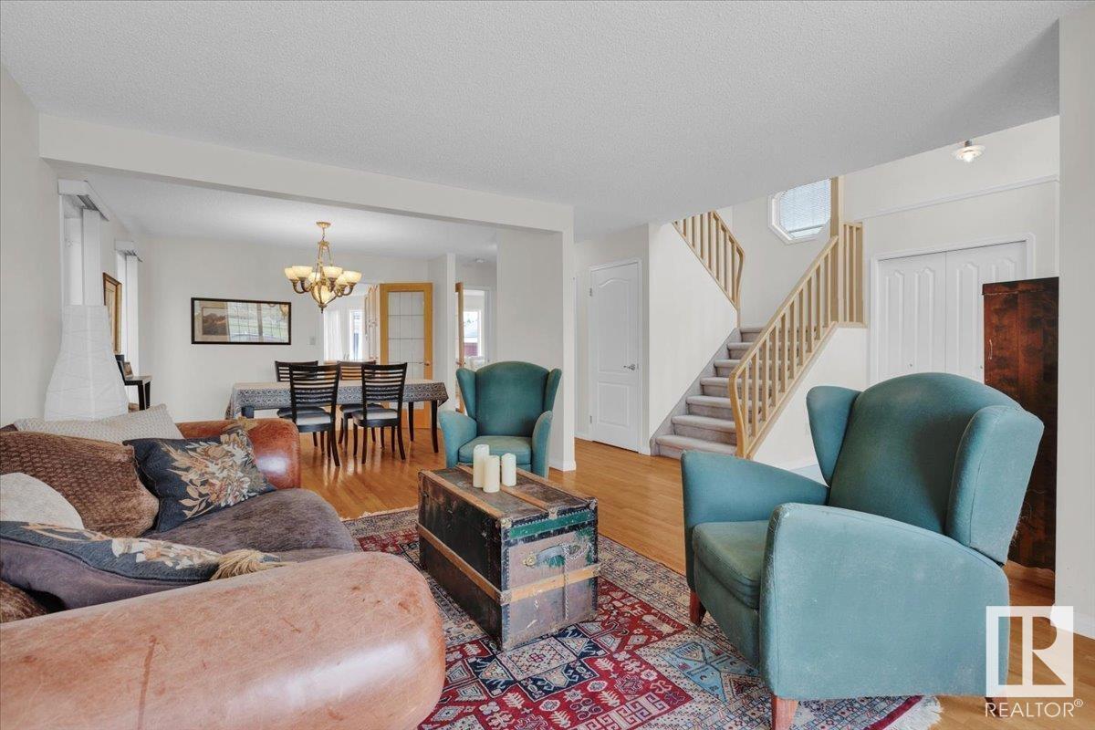 












9615 101 ST NW

,
Edmonton,




Alberta
T5K0W7

