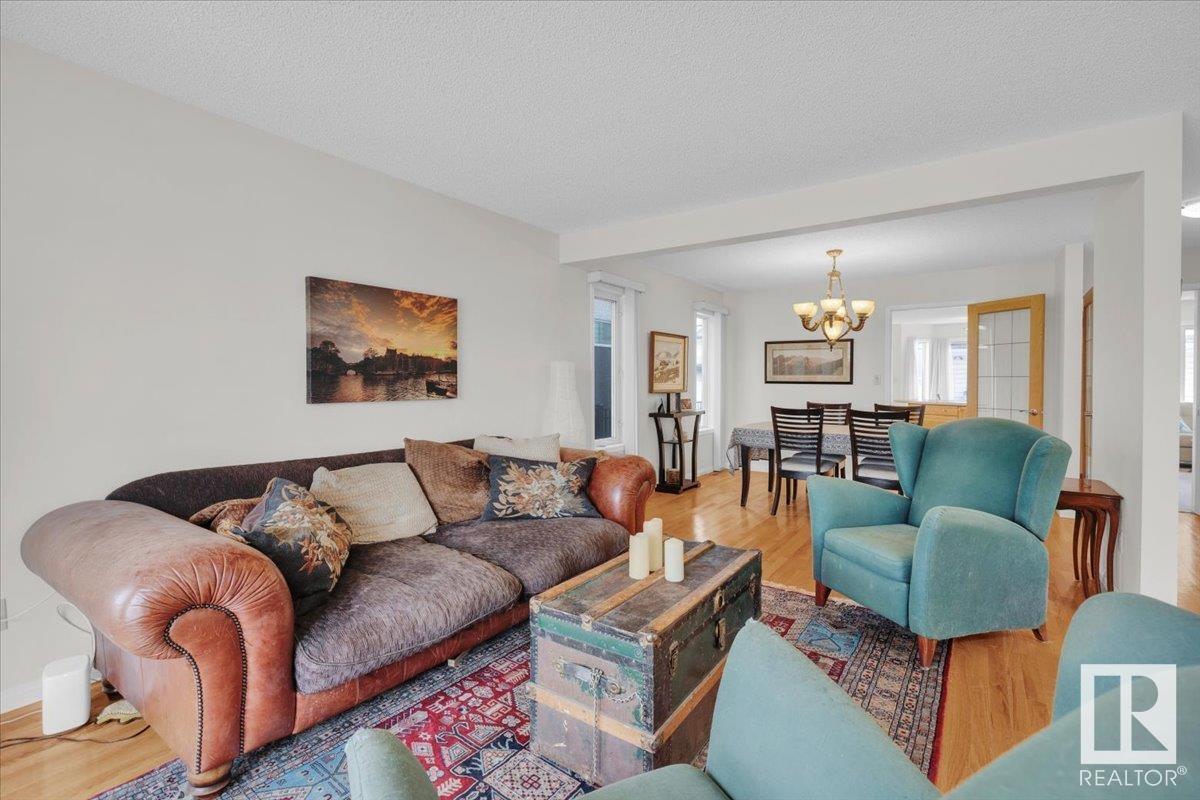 












9615 101 ST NW

,
Edmonton,




Alberta
T5K0W7

