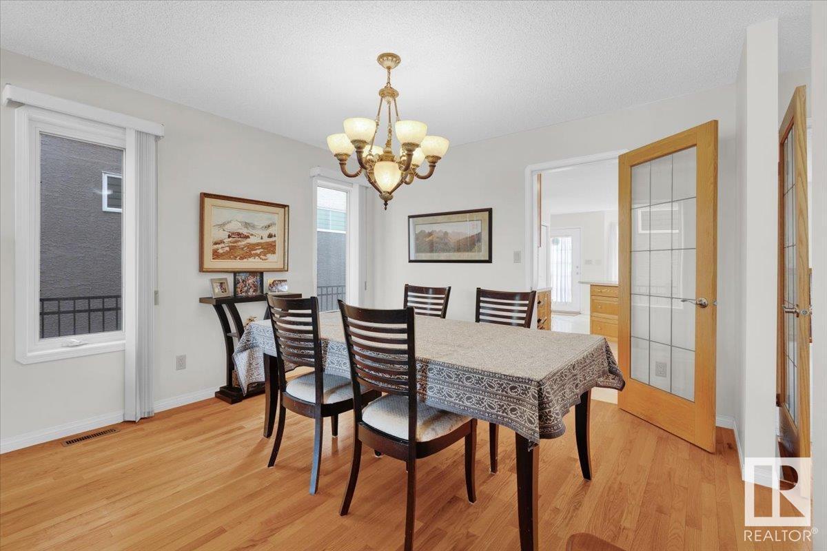 












9615 101 ST NW

,
Edmonton,




Alberta
T5K0W7


