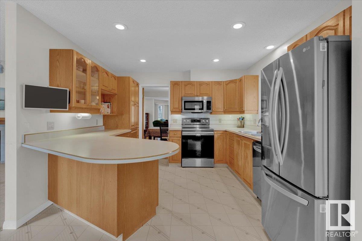 












9615 101 ST NW

,
Edmonton,




Alberta
T5K0W7

