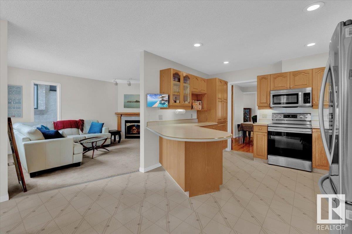 












9615 101 ST NW

,
Edmonton,




Alberta
T5K0W7

