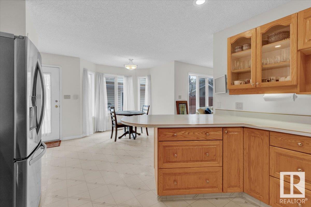 












9615 101 ST NW

,
Edmonton,




Alberta
T5K0W7

