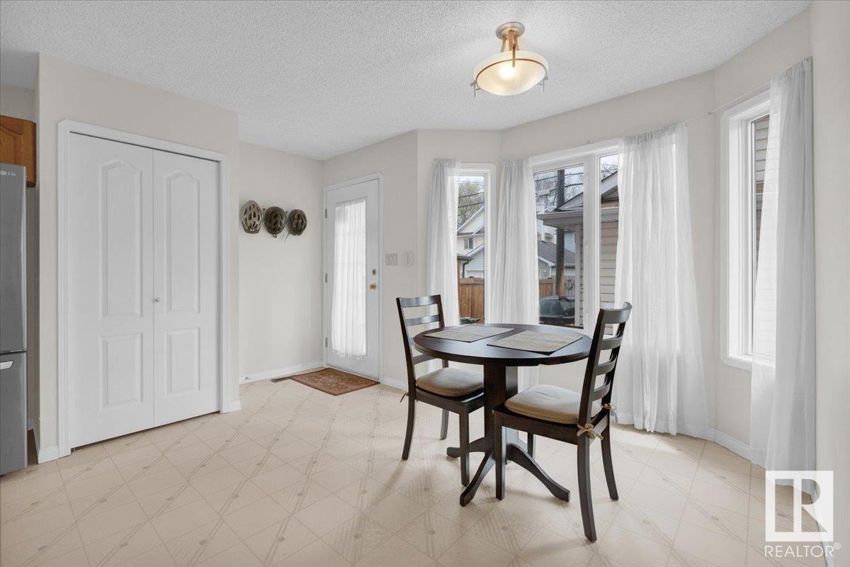












9615 101 ST NW

,
Edmonton,




Alberta
T5K0W7

