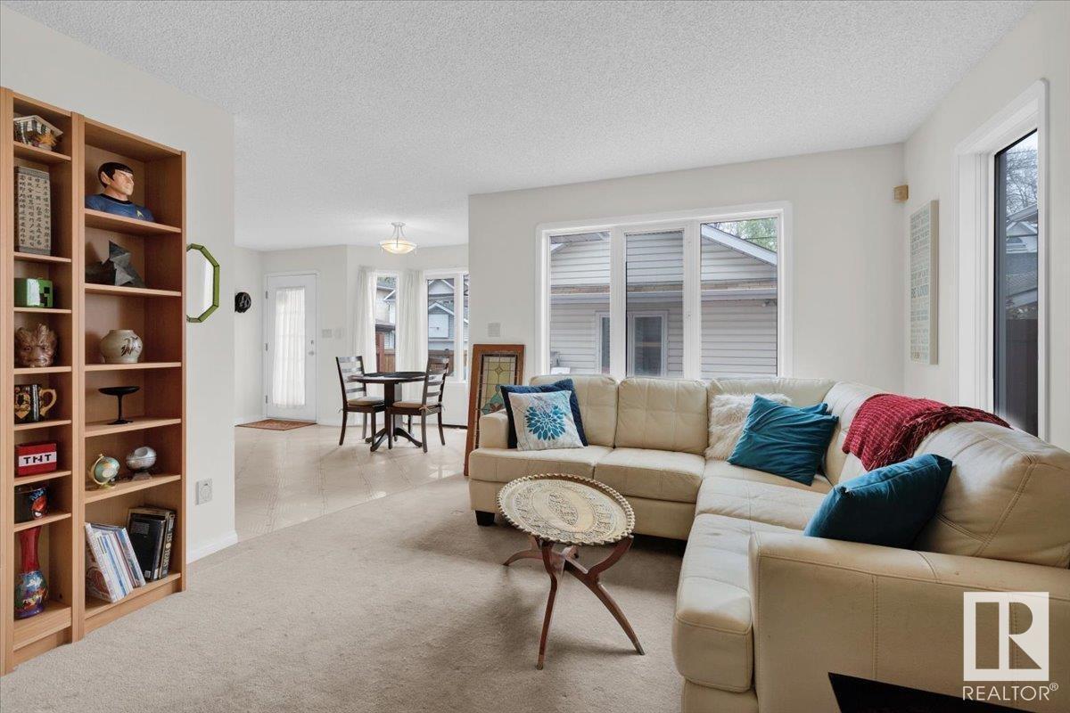 












9615 101 ST NW

,
Edmonton,




Alberta
T5K0W7


