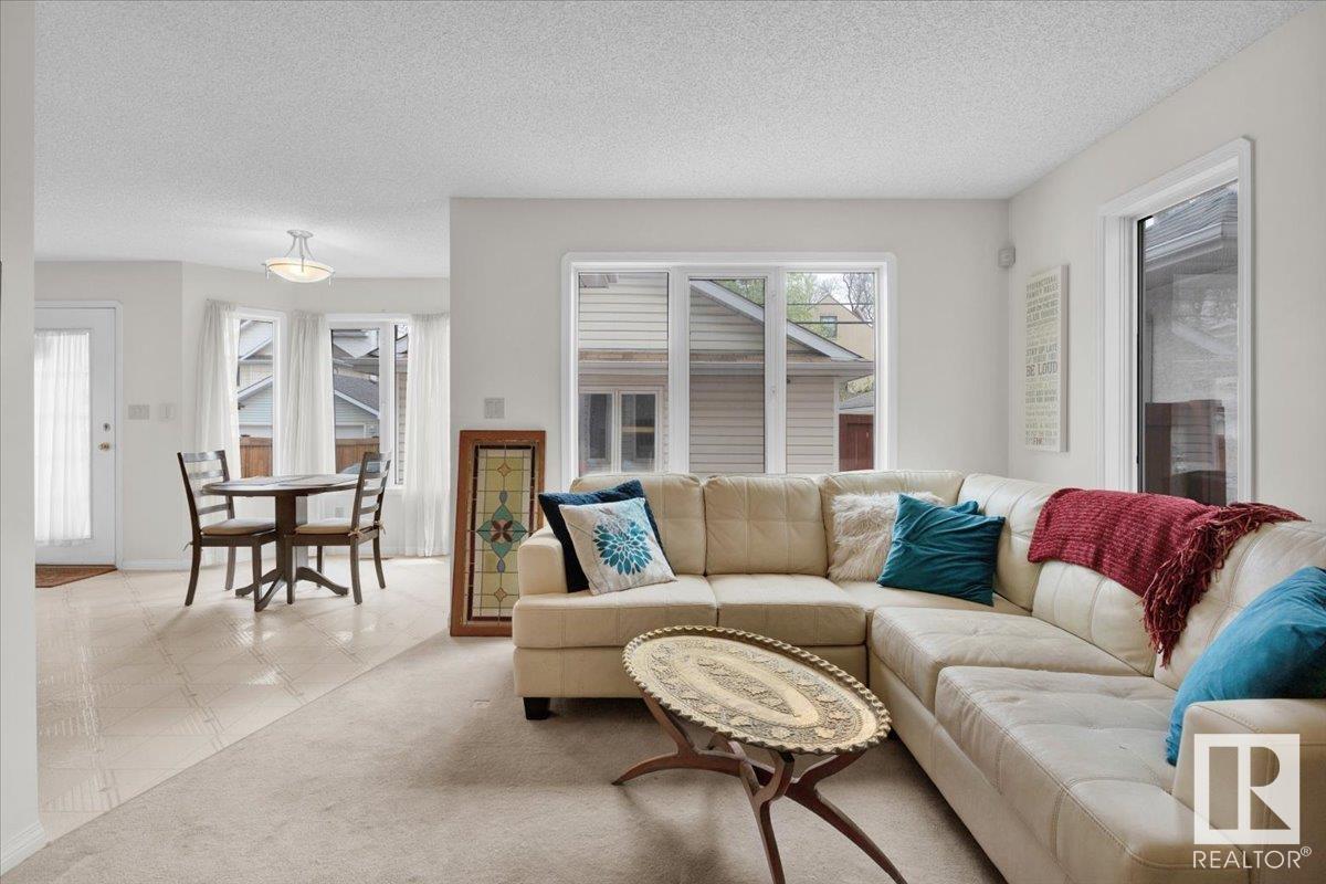 












9615 101 ST NW

,
Edmonton,




Alberta
T5K0W7

