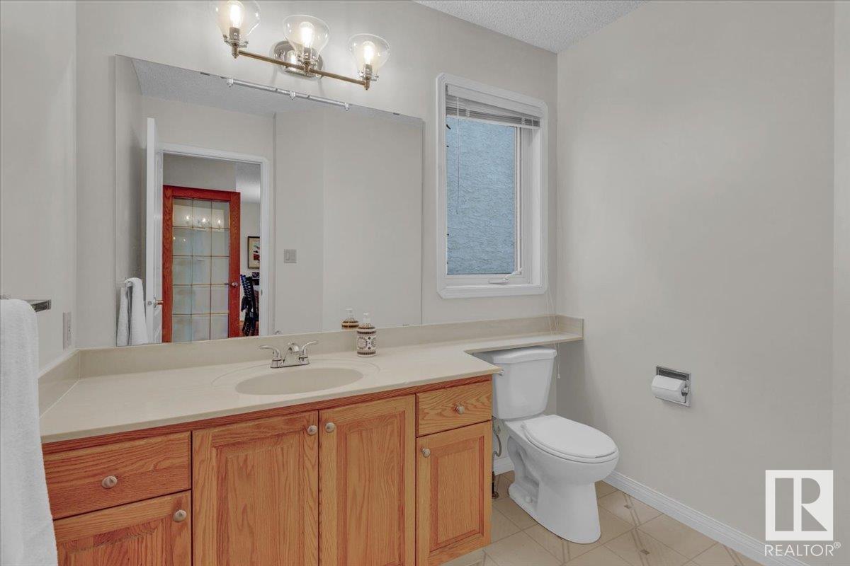 












9615 101 ST NW

,
Edmonton,




Alberta
T5K0W7

