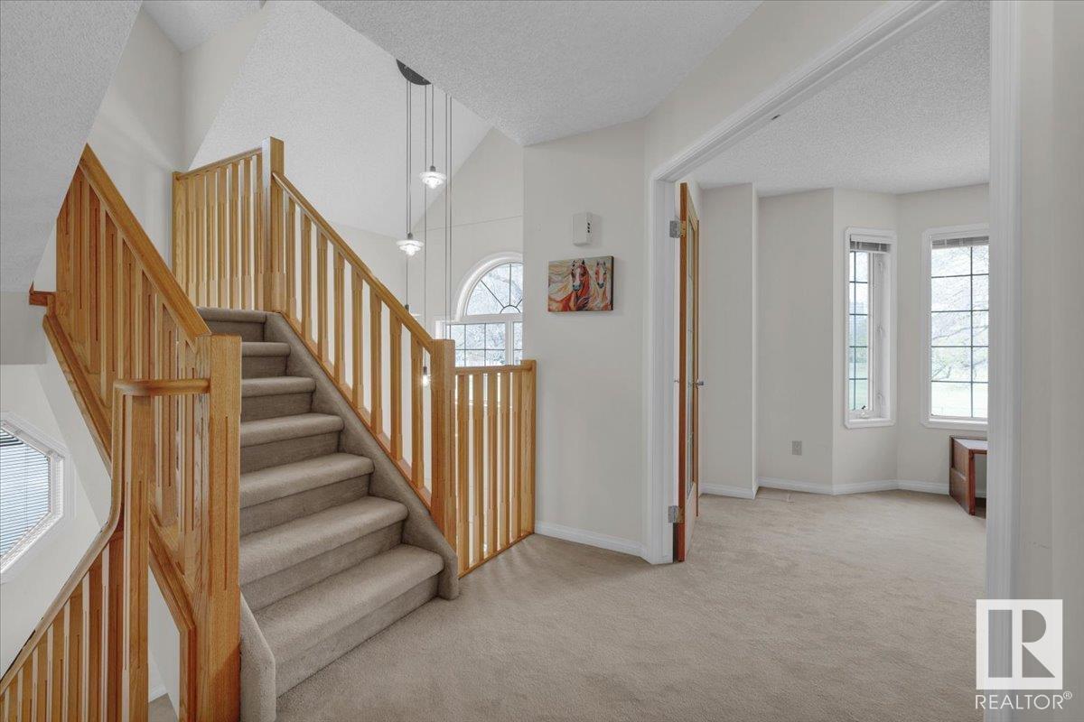 












9615 101 ST NW

,
Edmonton,




Alberta
T5K0W7

