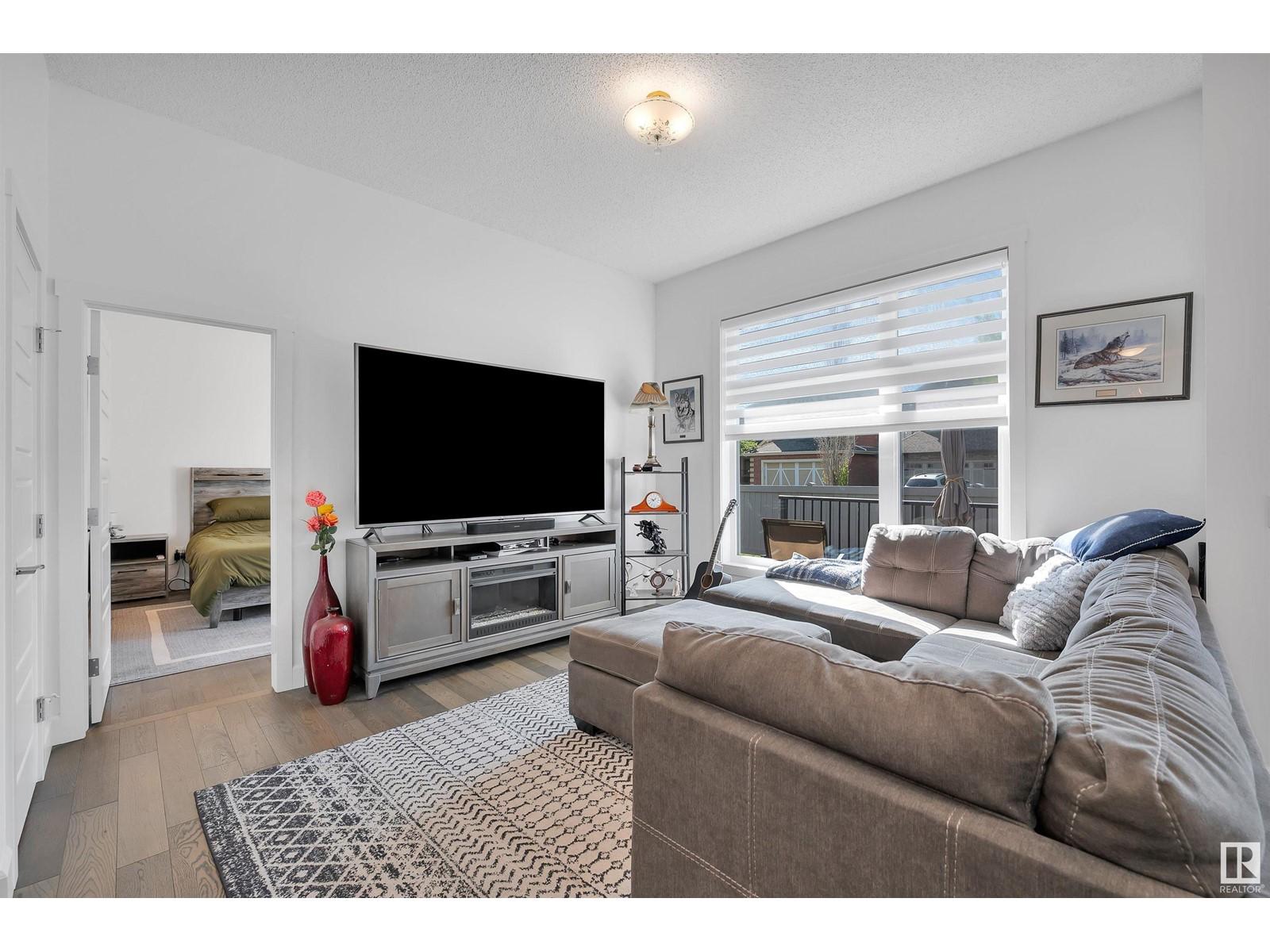 












#17 103 ALLARD LI SW SW

,
Edmonton,




Alberta
T6W3T8

