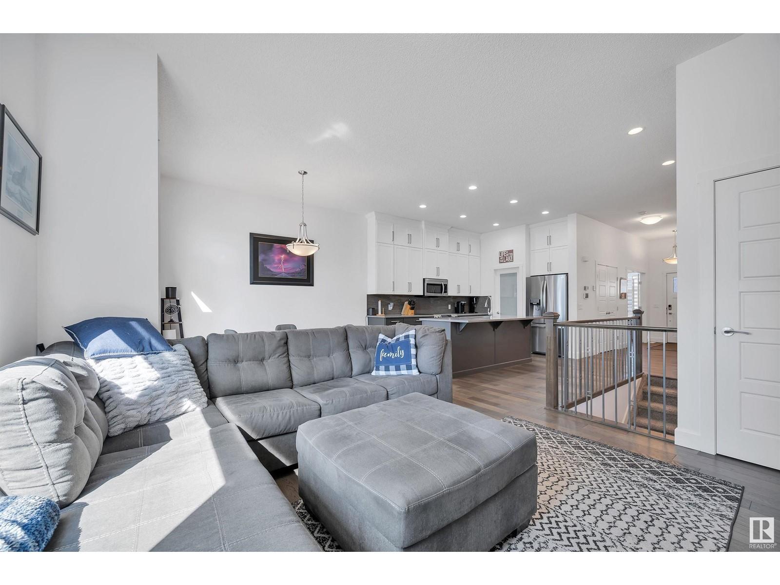 












#17 103 ALLARD LI SW SW

,
Edmonton,




Alberta
T6W3T8

