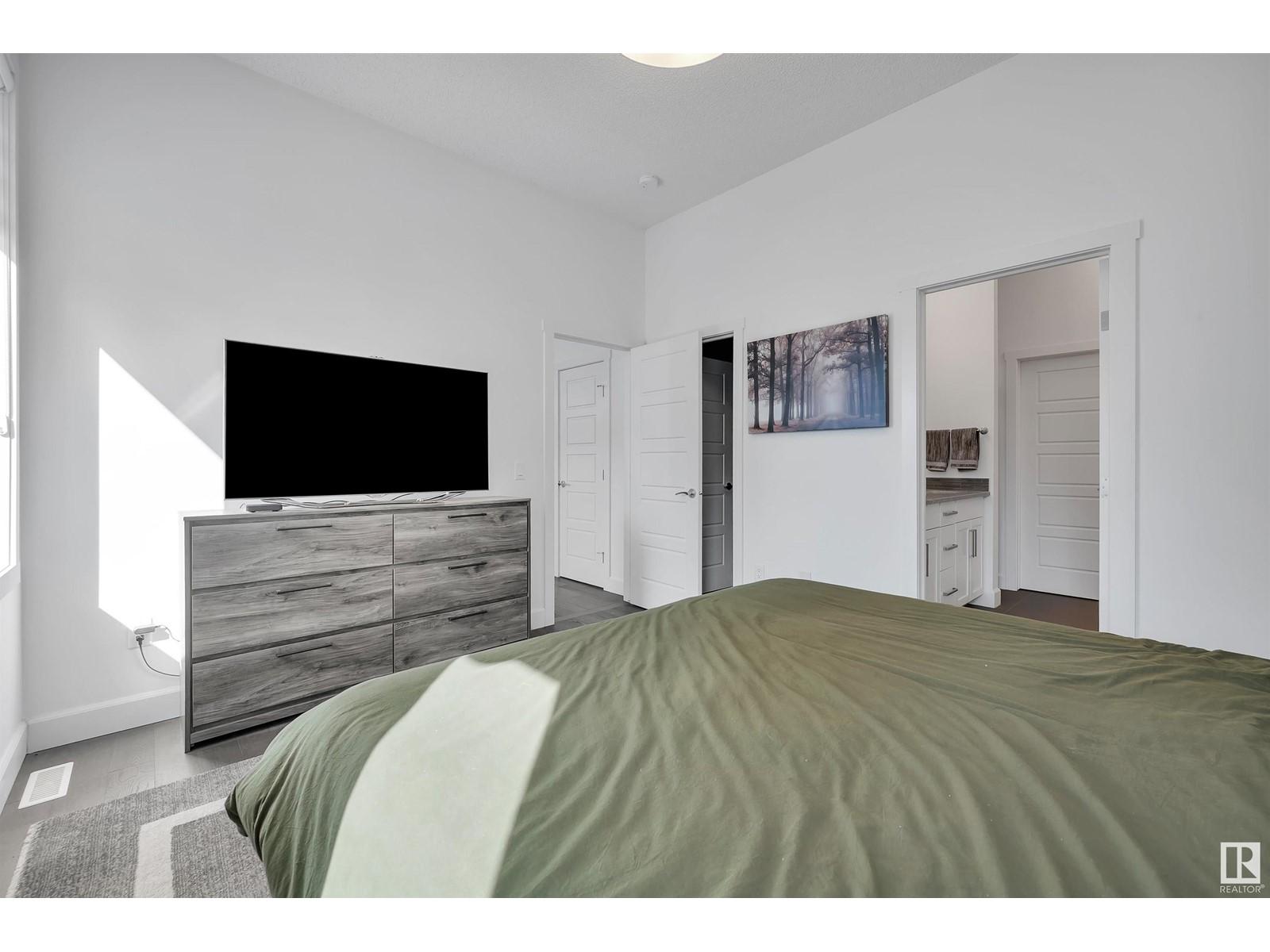 












#17 103 ALLARD LI SW SW

,
Edmonton,




Alberta
T6W3T8

