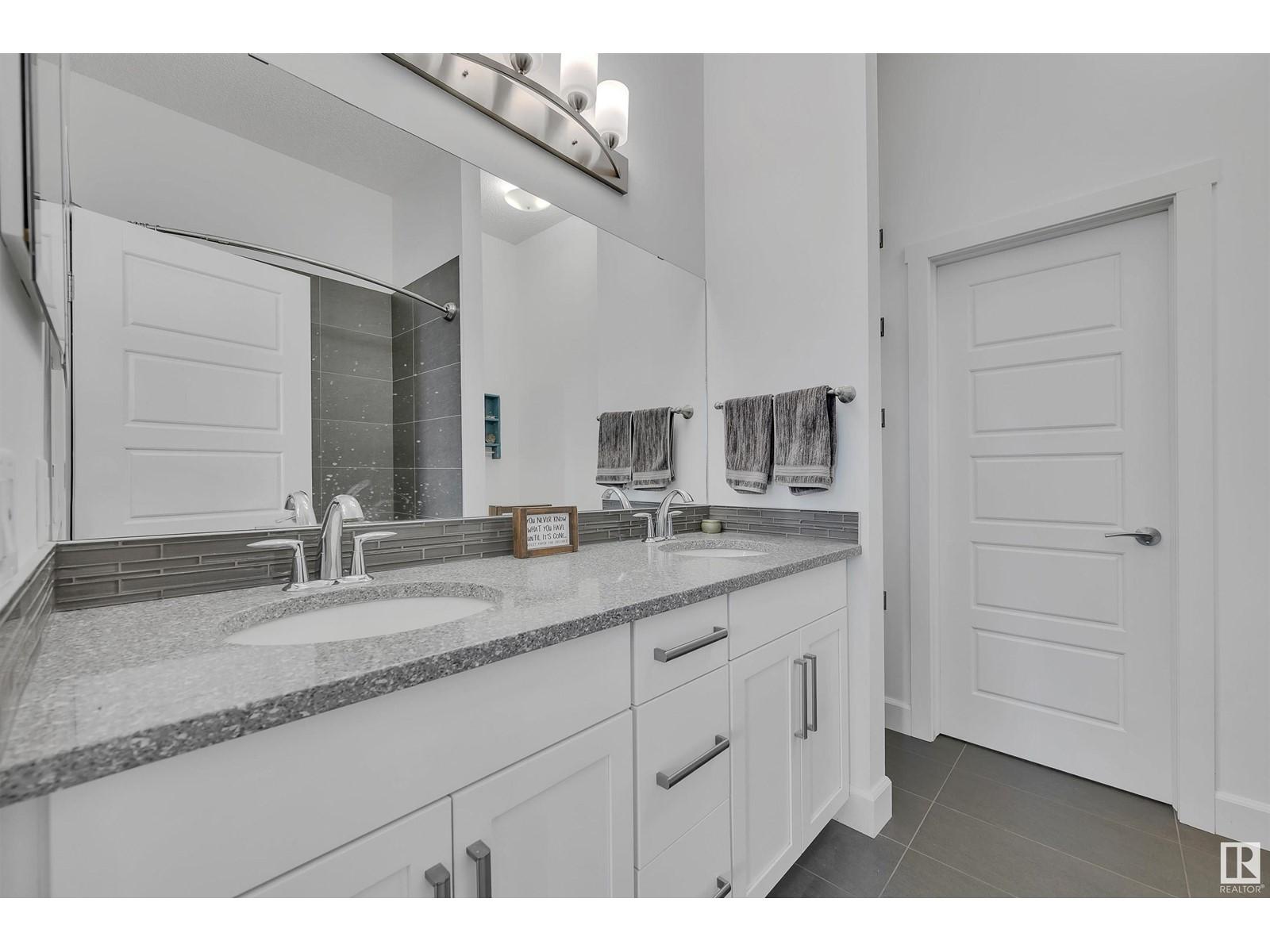












#17 103 ALLARD LI SW SW

,
Edmonton,




Alberta
T6W3T8

