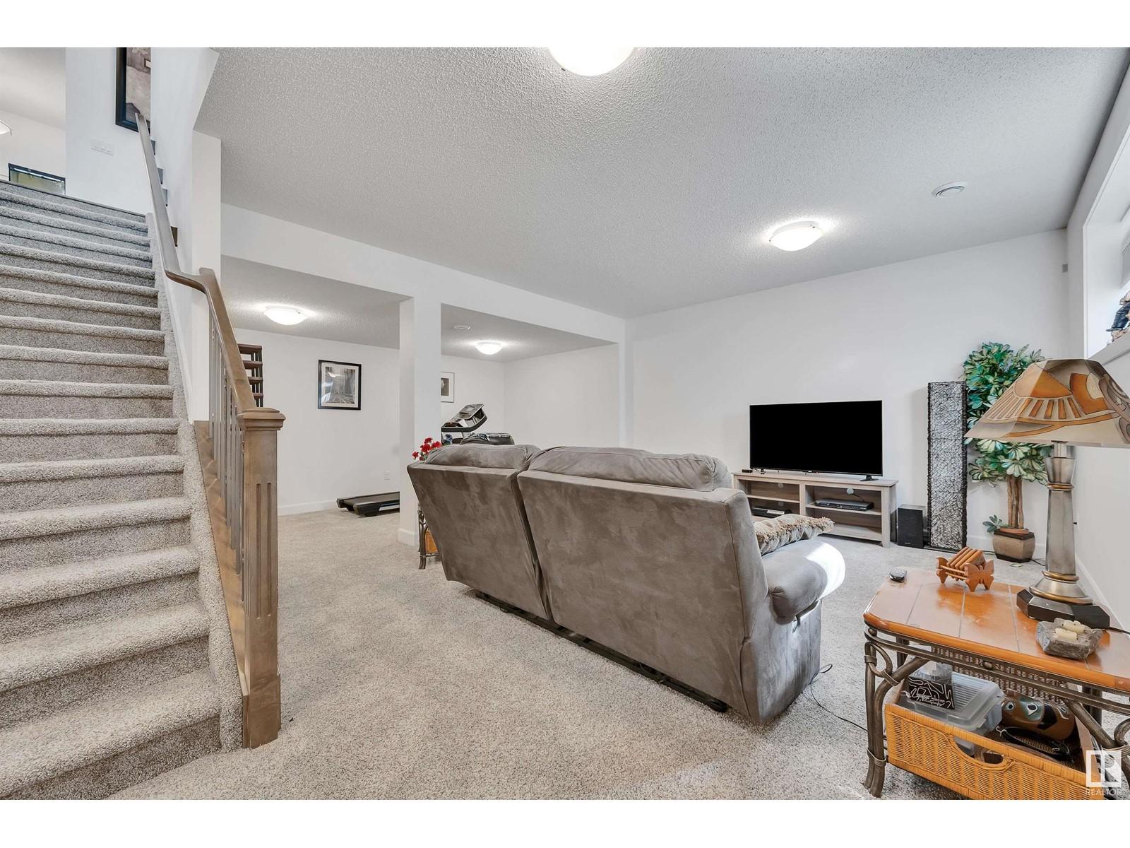 












#17 103 ALLARD LI SW SW

,
Edmonton,




Alberta
T6W3T8

