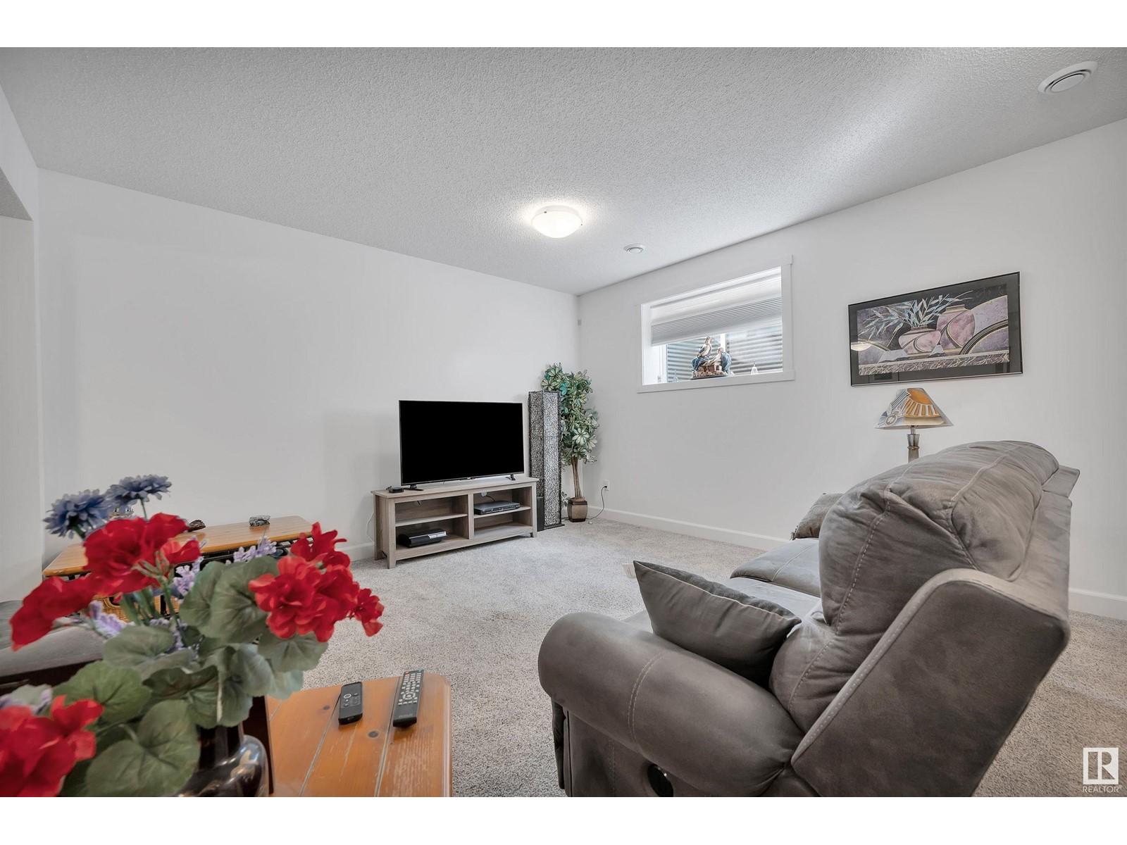 












#17 103 ALLARD LI SW SW

,
Edmonton,




Alberta
T6W3T8

