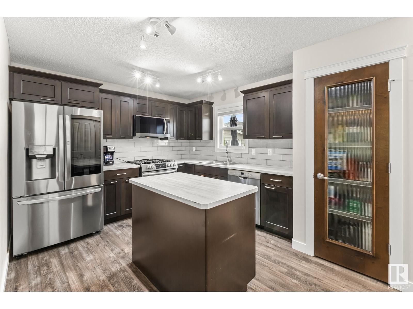












7 HEWITT CI

,
Spruce Grove,




Alberta
T7X0K6

