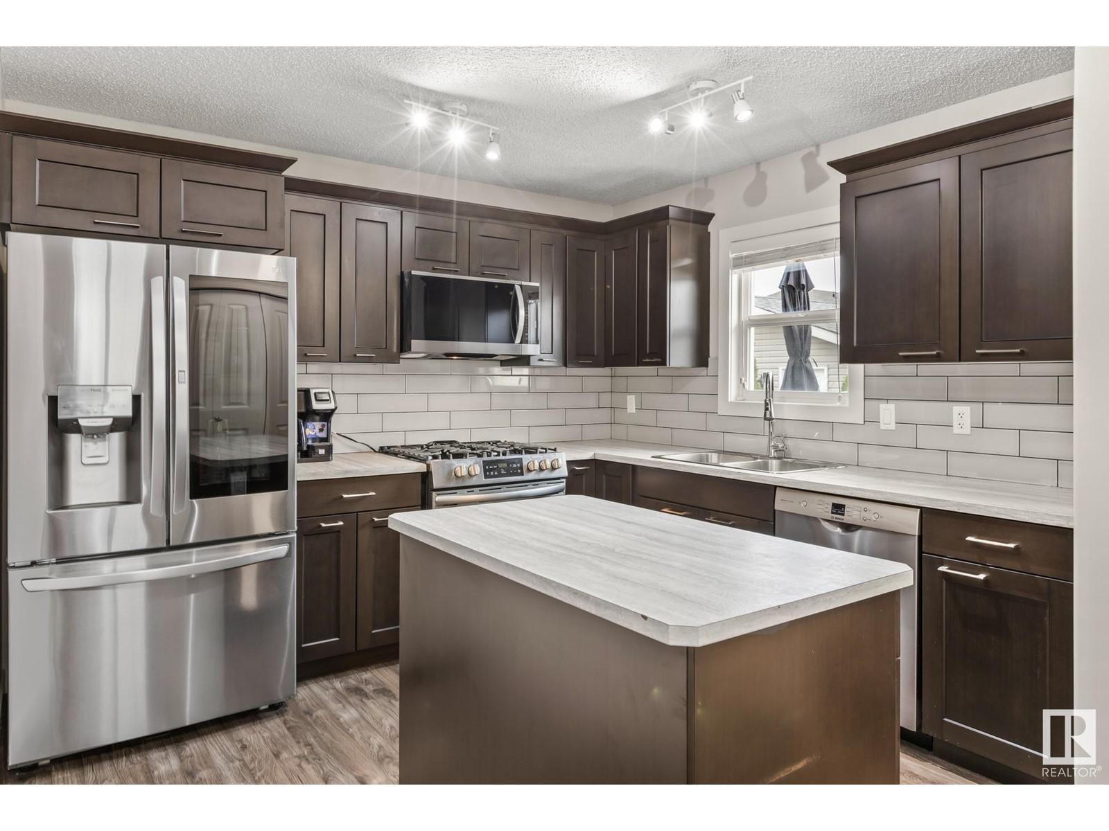 












7 HEWITT CI

,
Spruce Grove,




Alberta
T7X0K6

