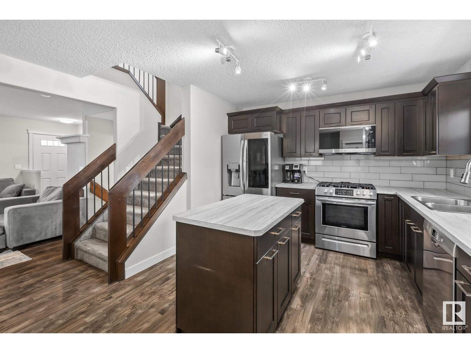 












7 HEWITT CI

,
Spruce Grove,




Alberta
T7X0K6

