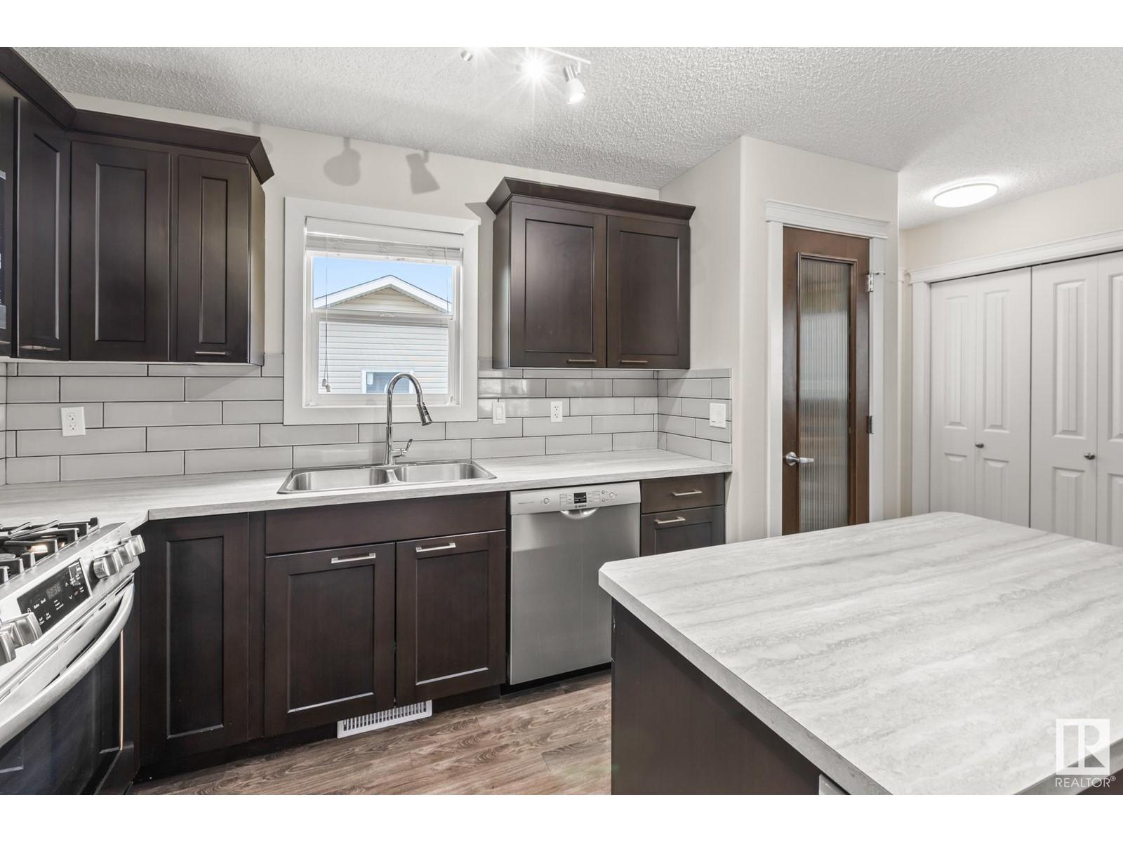 












7 HEWITT CI

,
Spruce Grove,




Alberta
T7X0K6

