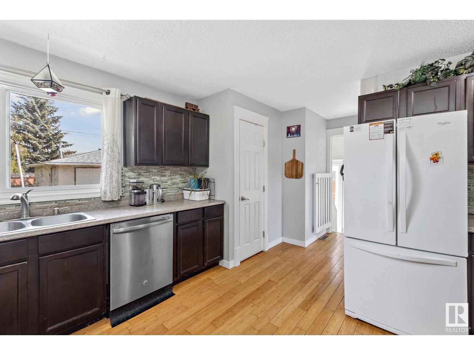 












4920 44 AV

,
Gibbons,




Alberta
T0A1N0

