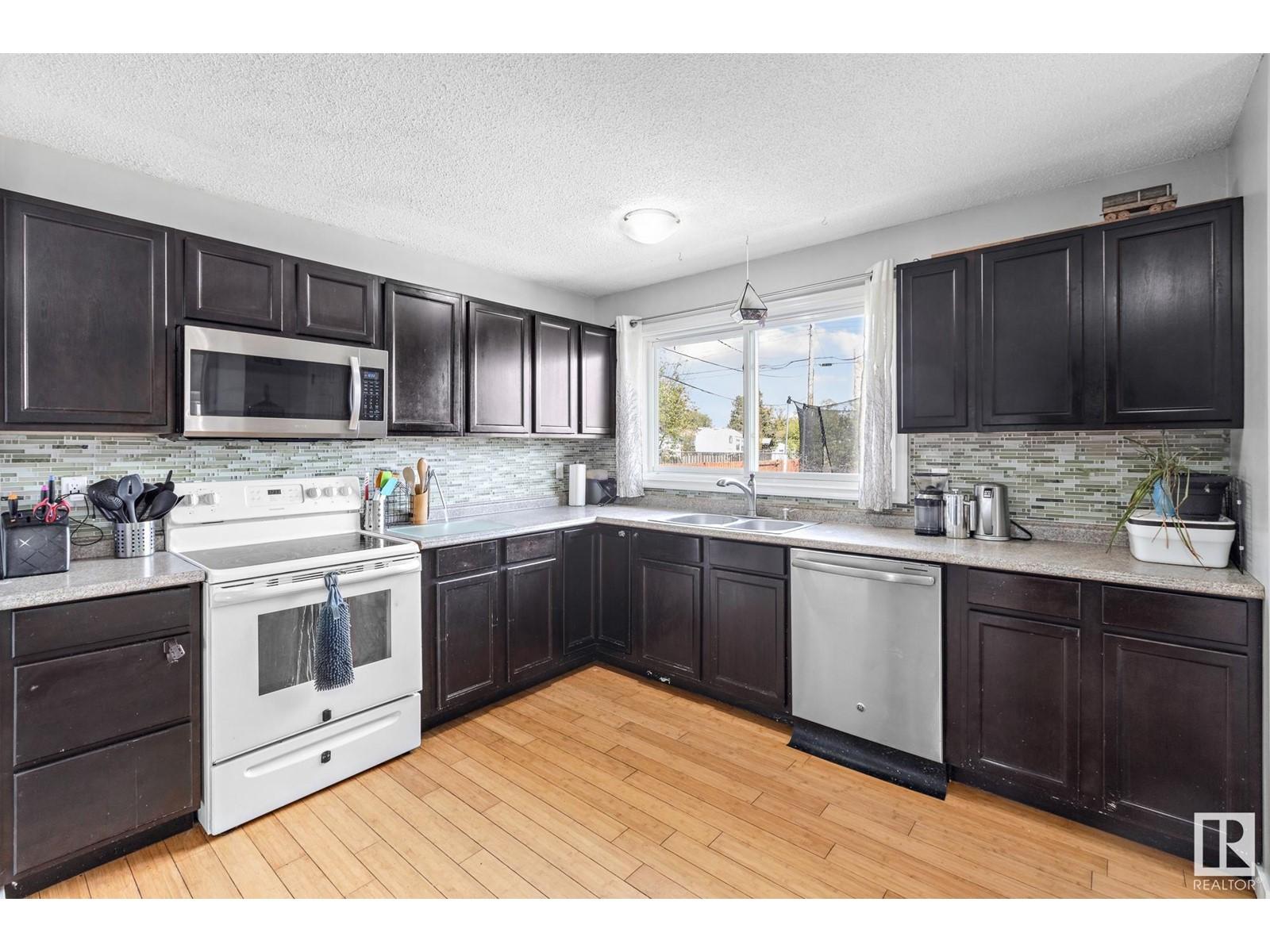 












4920 44 AV

,
Gibbons,




Alberta
T0A1N0

